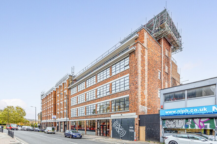 18-28 Shacklewell Ln, Londres à louer - Photo de l’immeuble – Image 2 sur 2