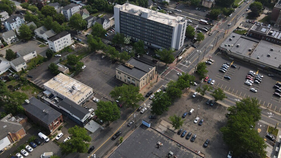 215 Grand Ave, New Haven, CT à vendre - Photo de l’immeuble – Image 2 sur 7