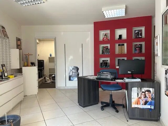 8 Place De La Republique, Lançon-Provence à louer - Photo de l’immeuble – Image 3 sur 6