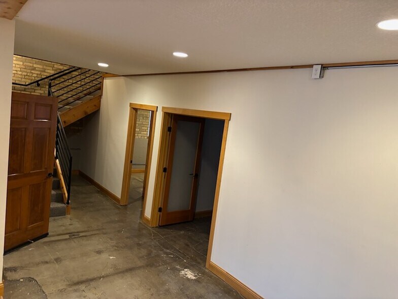 102 5th St W, Chaska, MN à vendre - Photo de l’immeuble – Image 3 sur 10