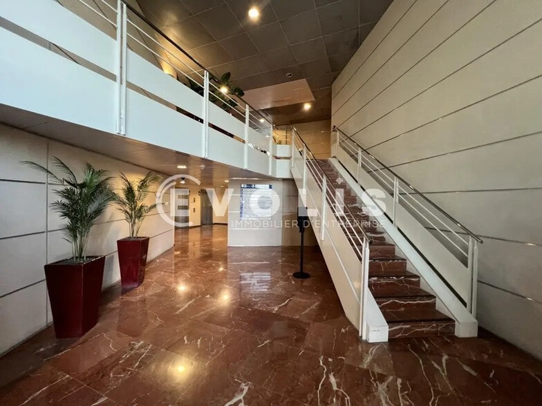 9-10 Porte De Neuilly, Noisy-le-Grand à louer - Photo de l’immeuble – Image 2 sur 8