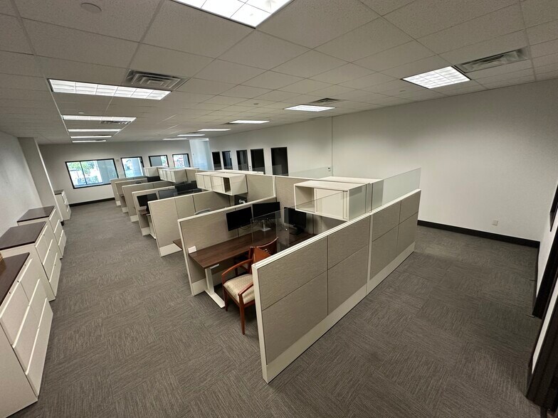 400 W Oak St, Denton, TX à louer - Photo de l’immeuble – Image 3 sur 11
