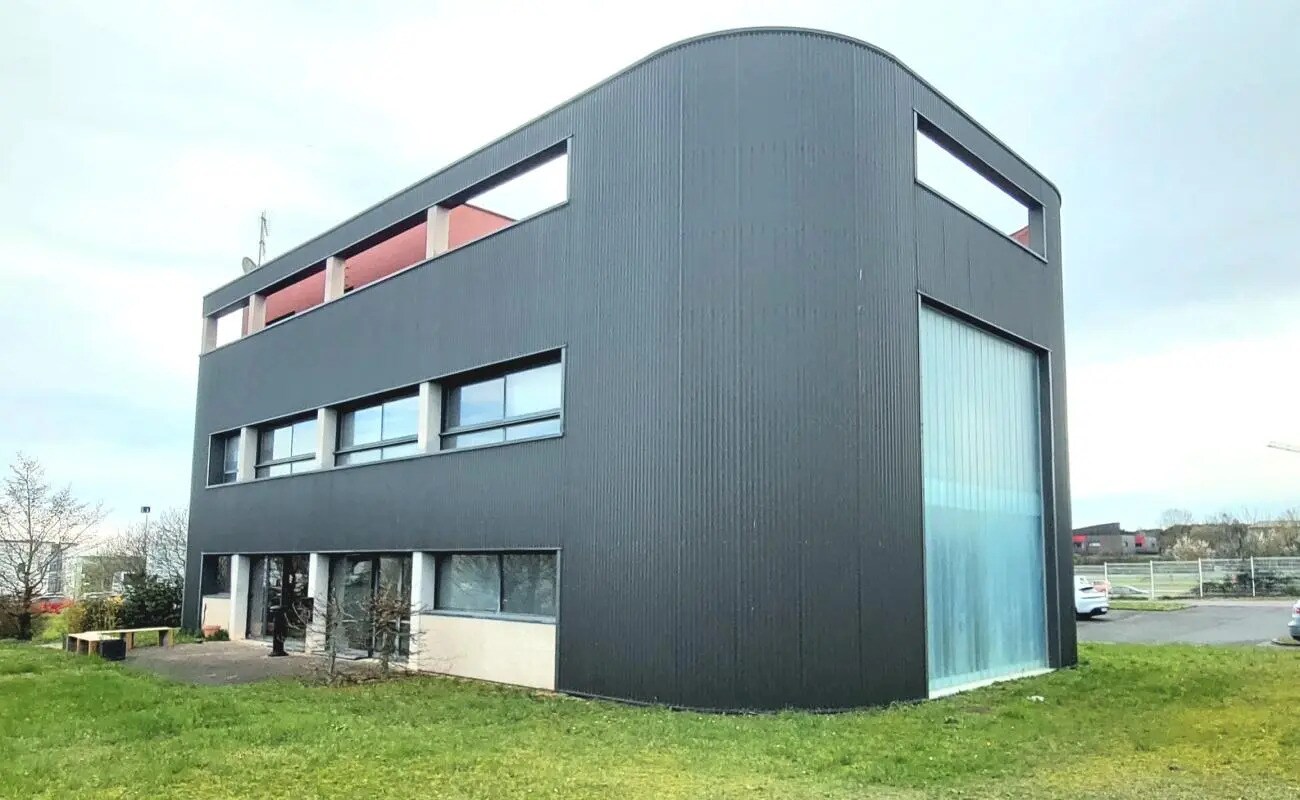 Local commercial dans JAUNAY-CLAN à louer Photo de l’immeuble– Image 1 sur 8