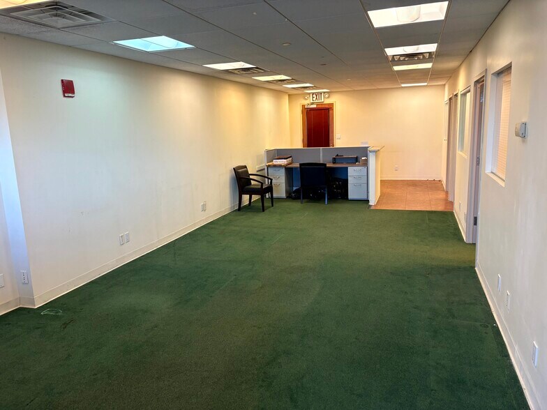136-20 38th Ave, Flushing, NY à vendre - Photo intérieure – Image 3 sur 12