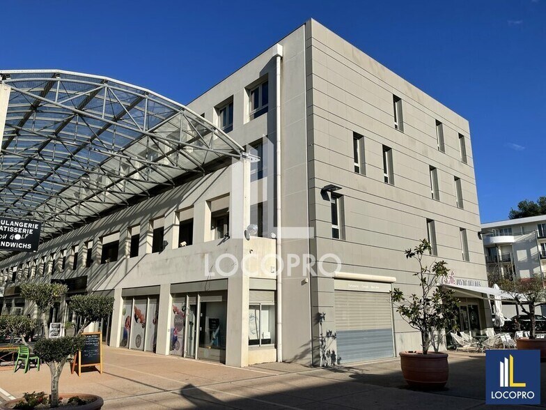 Local commercial dans Sophia Antipolis à louer - Photo de l’immeuble – Image 2 sur 2
