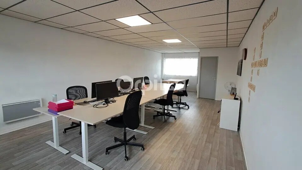 Bureau dans Serres-Castet à louer - Photo de l’immeuble – Image 2 sur 6