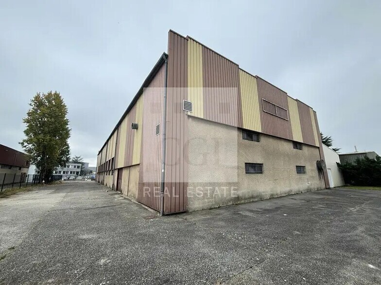 15 Rue Ampère, Chassieu à louer - Photo de l’immeuble – Image 2 sur 12
