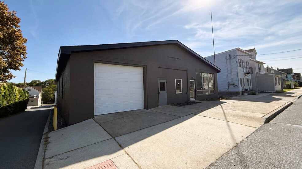 129 S 2nd St, Coplay, PA à vendre - Photo de l’immeuble – Image 2 sur 9