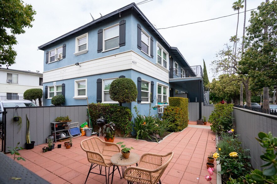 4325 Clinton St, Los Angeles, CA à vendre - Photo de l’immeuble – Image 3 sur 8