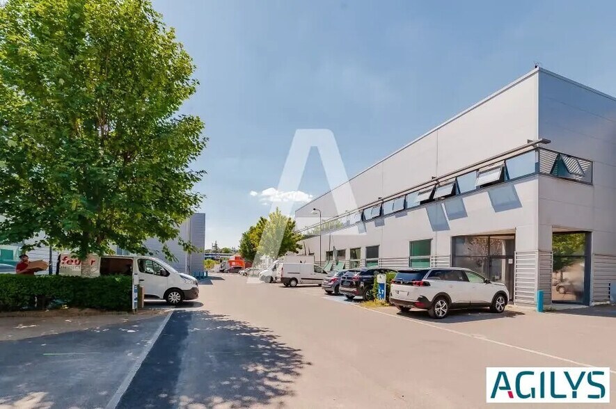 Local d’activités dans Ivry-sur-Seine à louer - Photo de l’immeuble – Image 3 sur 8