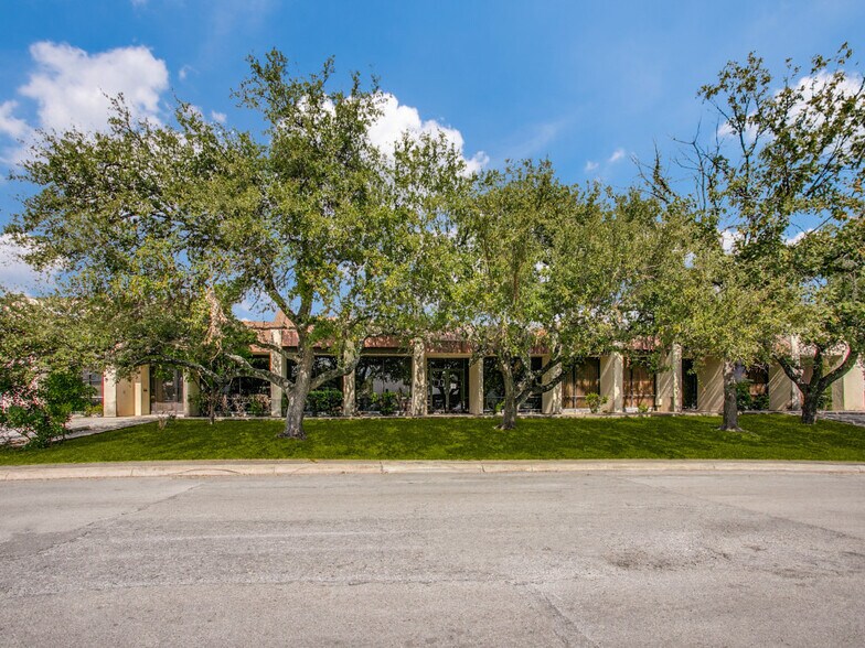 4355 Centergate St, San Antonio, TX à louer - Photo de l’immeuble – Image 2 sur 20