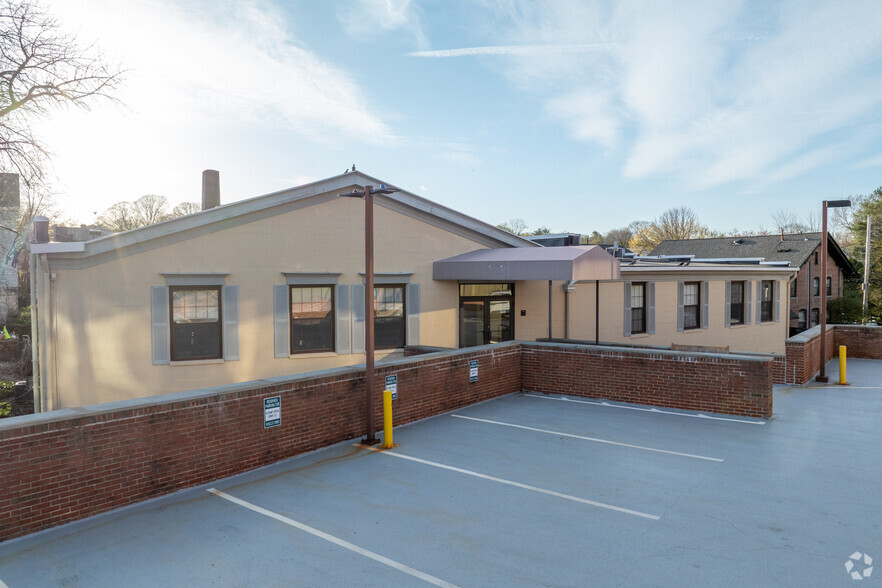 323 Railroad Ave, Greenwich, CT à vendre - Photo principale – Image 1 sur 13