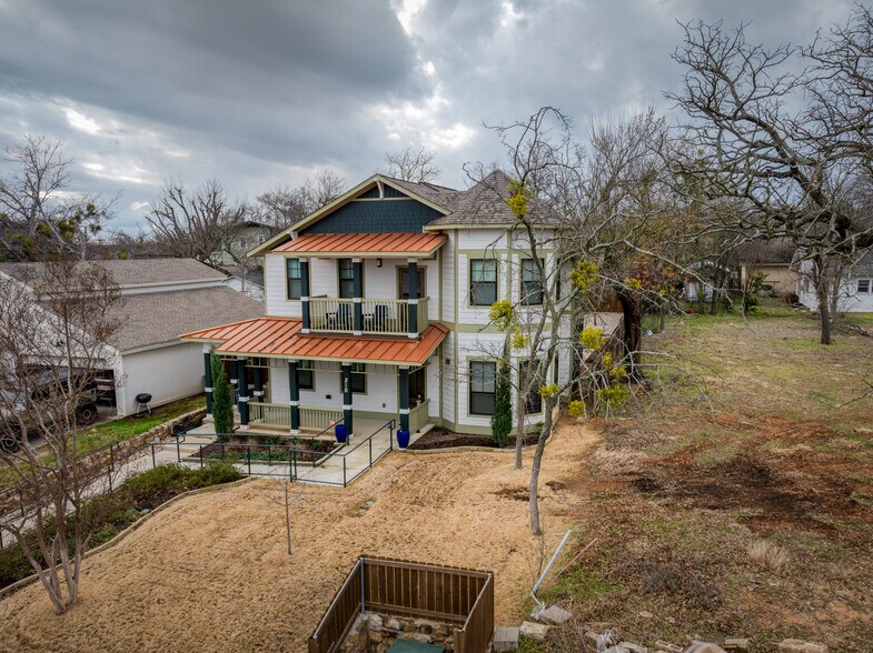 210 E Church St, Weatherford, TX à louer - Photo de l’immeuble – Image 1 sur 42