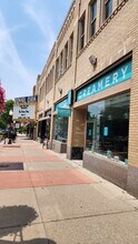 306 S Washington Ave, Royal Oak, MI à louer Photo de l’immeuble– Image 1 sur 3