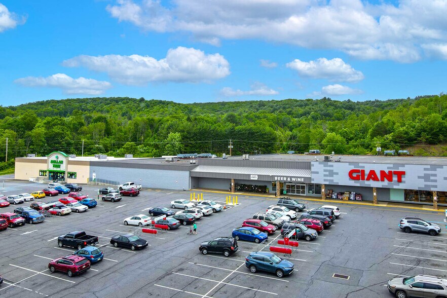 1211 Blakeslee Boulevard Dr E, Lehighton, PA à louer - Photo de l’immeuble – Image 3 sur 28