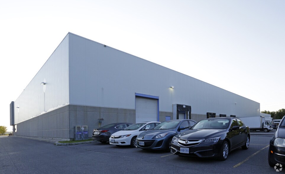 200 Iber Rd, Ottawa, ON à louer - Photo de l’immeuble – Image 3 sur 6