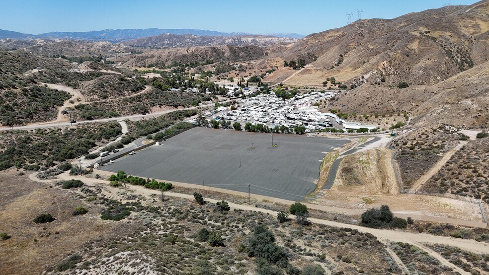 14253 Davenport Rd, Santa Clarita, CA à louer - Photo de l’immeuble – Image 3 sur 13