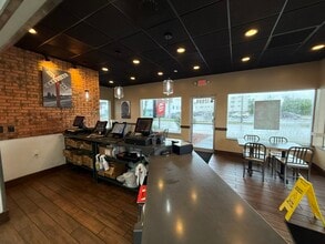 12699 NE 6th Ave, North Miami, FL à vendre Photo intérieure– Image 2 sur 11