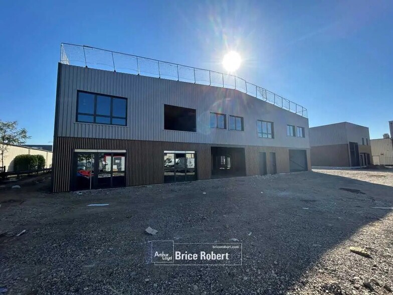 Bureau dans Chassieu à vendre - Photo de l’immeuble – Image 3 sur 3