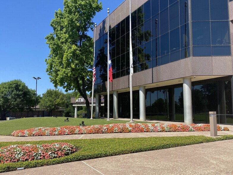 321 N Central Expy, McKinney, TX à louer - Photo de l’immeuble – Image 2 sur 12