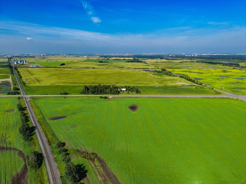 55564 Range Road 210, Strathcona County, AB à vendre - Photo de l’immeuble – Image 2 sur 8
