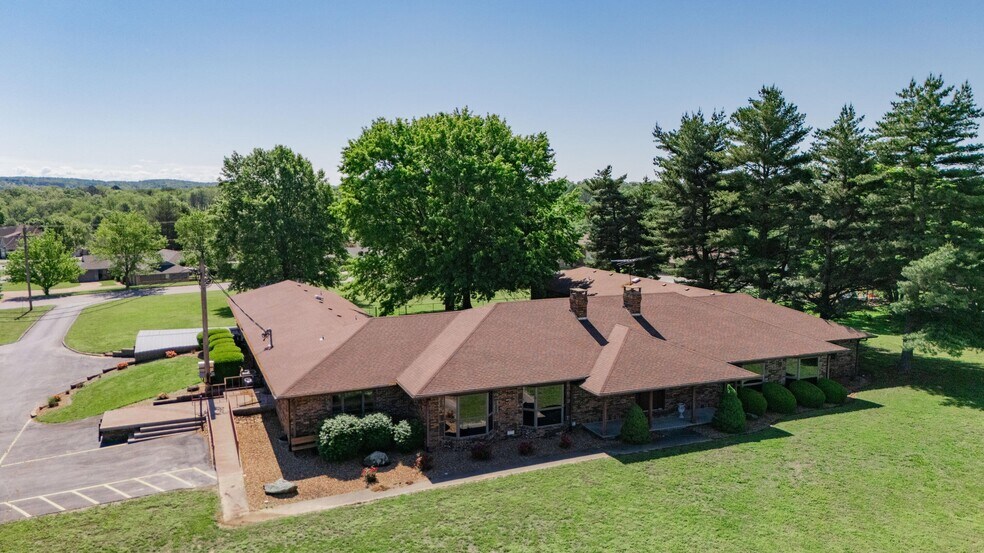 807 N Briarwood Dr, Bolivar, MO à vendre - Aérien – Image 1 sur 47