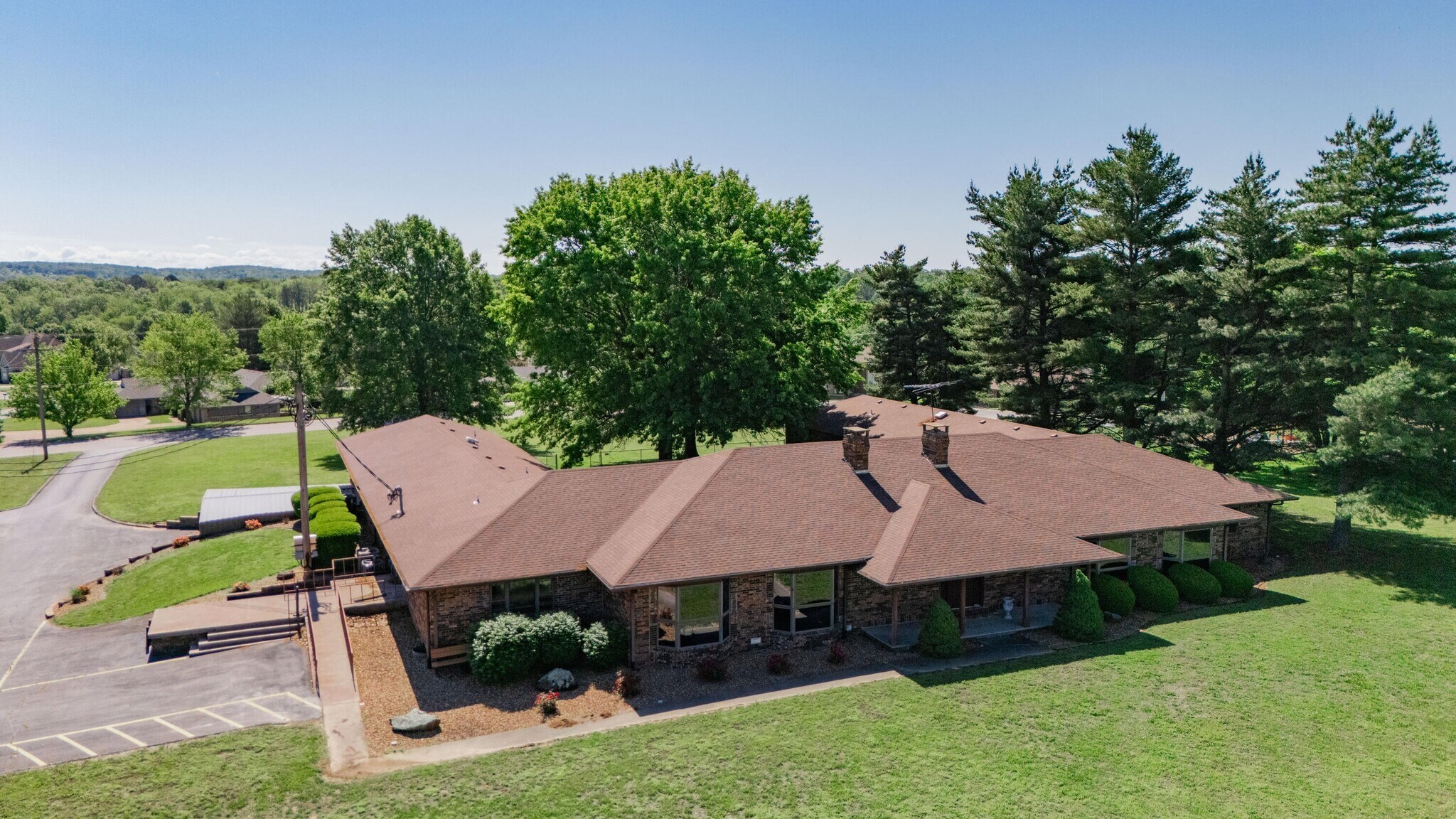 807 N Briarwood Dr, Bolivar, MO à vendre Aérien– Image 1 sur 48