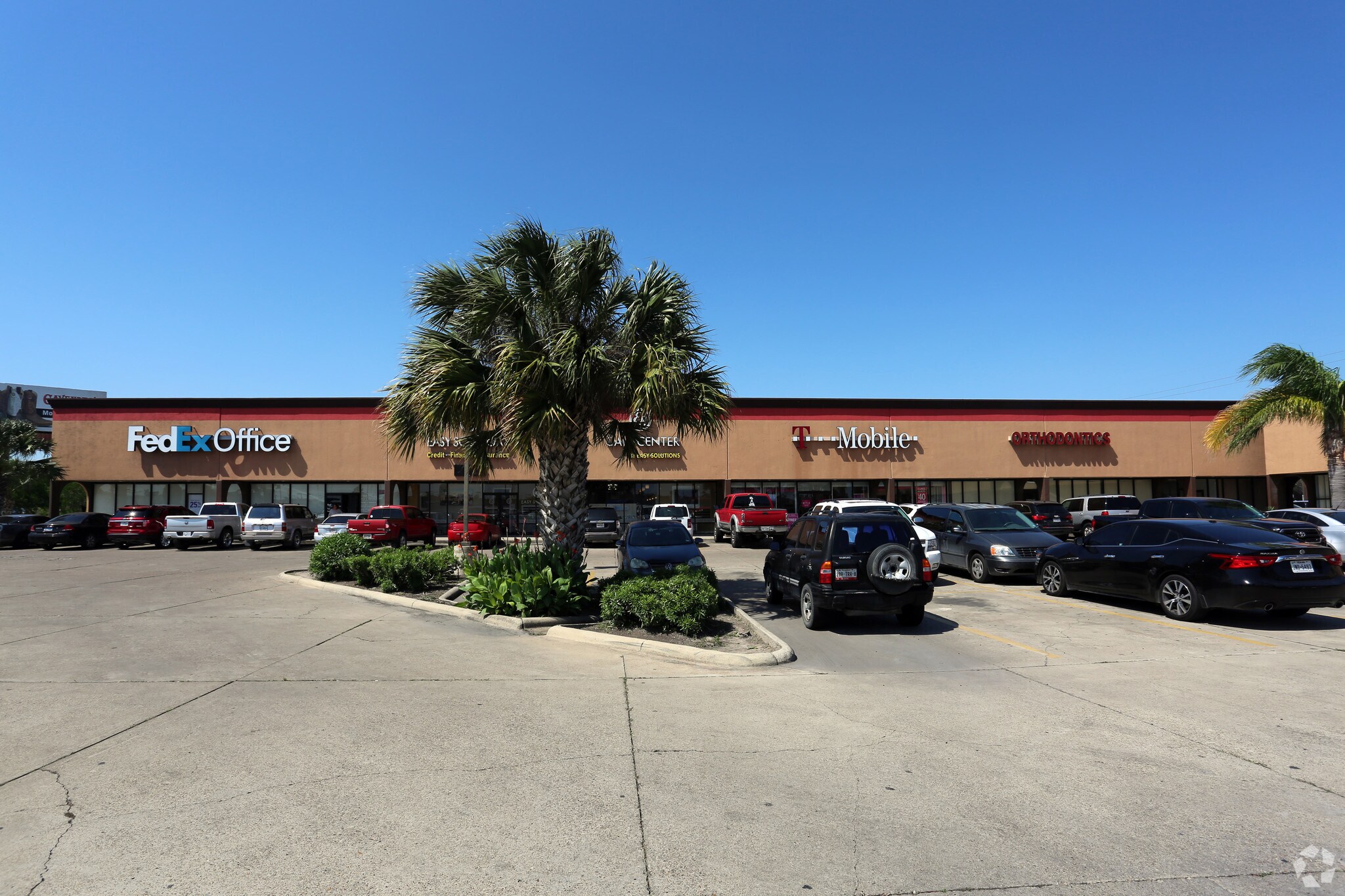 1100 N 77 Expy, Brownsville, TX à louer Photo principale– Image 1 sur 11