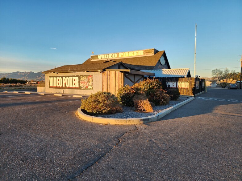 2101 E Gamebird Rd, Pahrump, NV à vendre - Photo de l’immeuble – Image 2 sur 36