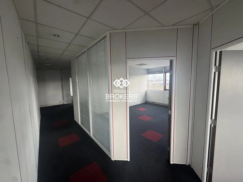 Bureau dans Gennevilliers à louer - Photo de l’immeuble – Image 2 sur 4