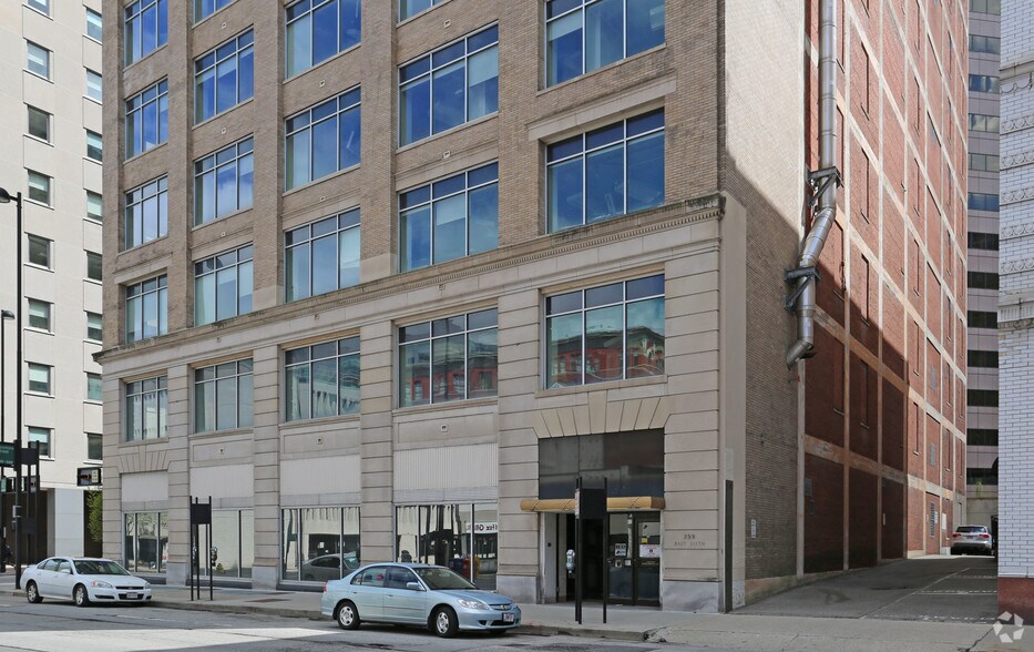 299 E 6th St, Cincinnati, OH à louer - Photo de l’immeuble – Image 2 sur 4