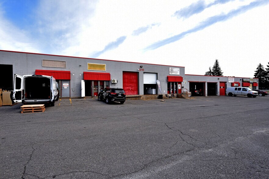 2413 Stevenage Dr, Ottawa, ON à louer - Photo de l’immeuble – Image 3 sur 5