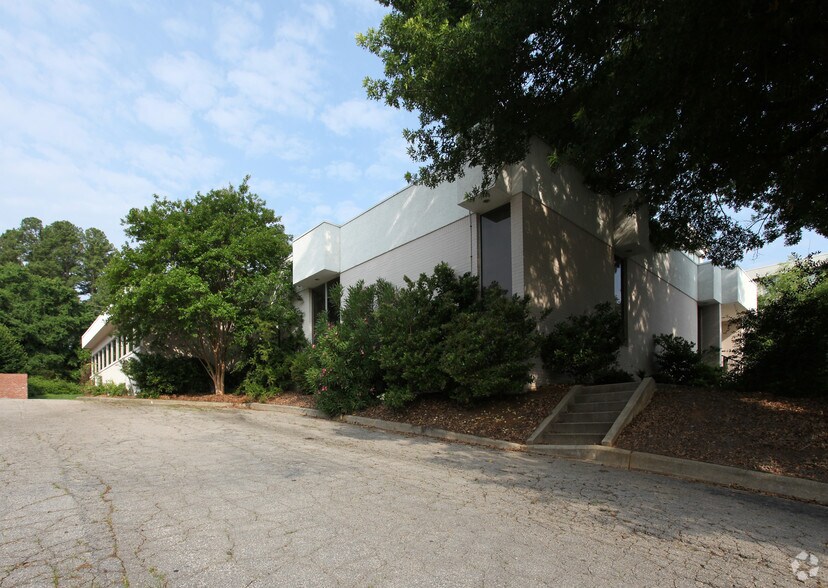 3613 Haworth Dr, Raleigh, NC à vendre - Photo de l’immeuble – Image 3 sur 3