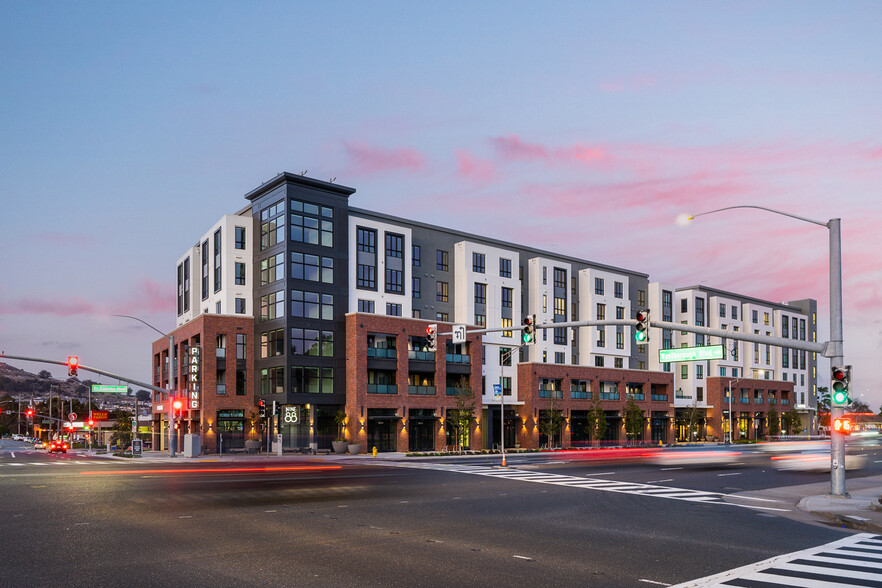 988 El Camino Real, South San Francisco, CA à louer - Photo de l’immeuble – Image 1 sur 29