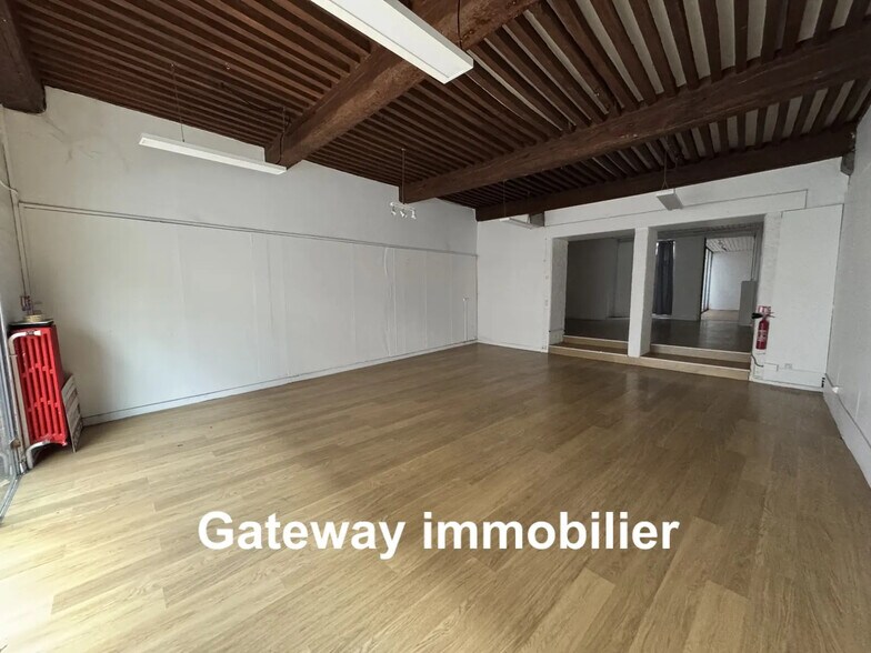 Industriel/Logistique dans Riom à vendre - Photo de l’immeuble – Image 3 sur 10