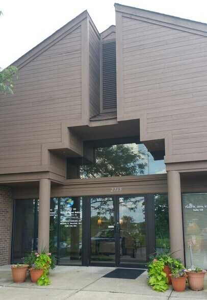 555 W Schrock Rd, Westerville, OH à louer - Photo de l’immeuble – Image 2 sur 7