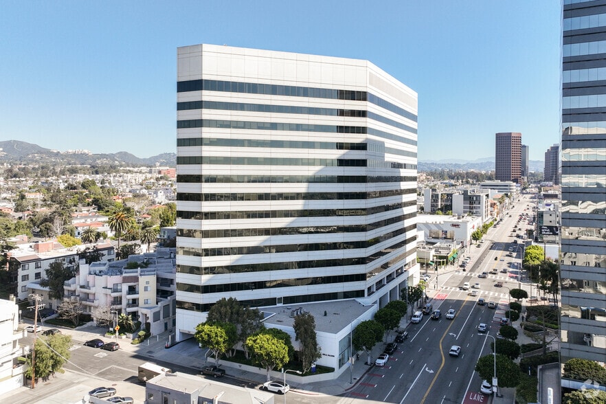 12121 Wilshire Blvd, Los Angeles, CA à louer - Photo principale – Image 1 sur 18