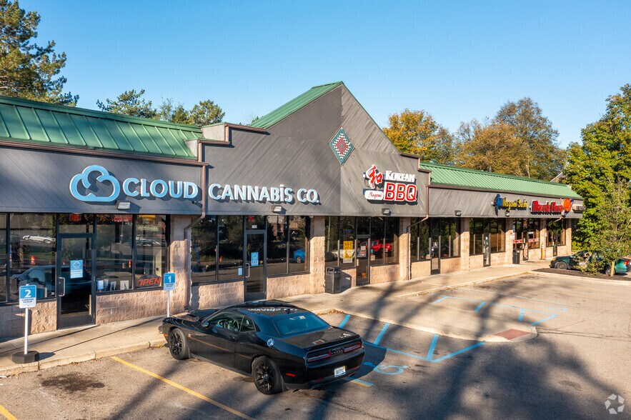 1750-1768 Plymouth Rd, Ann Arbor, MI à louer - Photo de l’immeuble – Image 3 sur 6