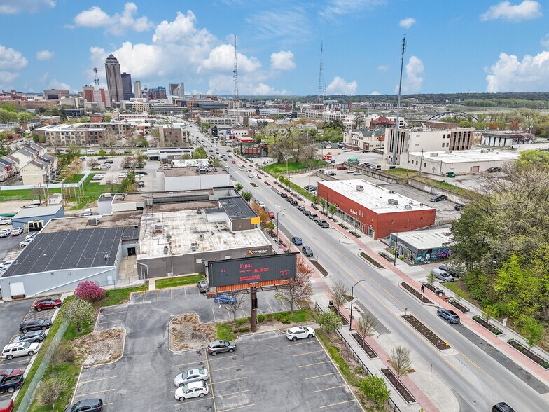 2212 Ingersoll Ave, Des Moines, IA à vendre - Photo de l’immeuble – Image 3 sur 10