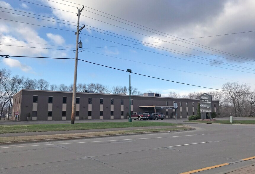 1310 E Highway 96, White Bear Lake, MN à louer - Photo de l’immeuble – Image 1 sur 7