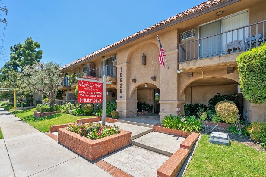 10625 Petit Ave, Granada Hills, CA à vendre - Photo de l’immeuble – Image 2 sur 33