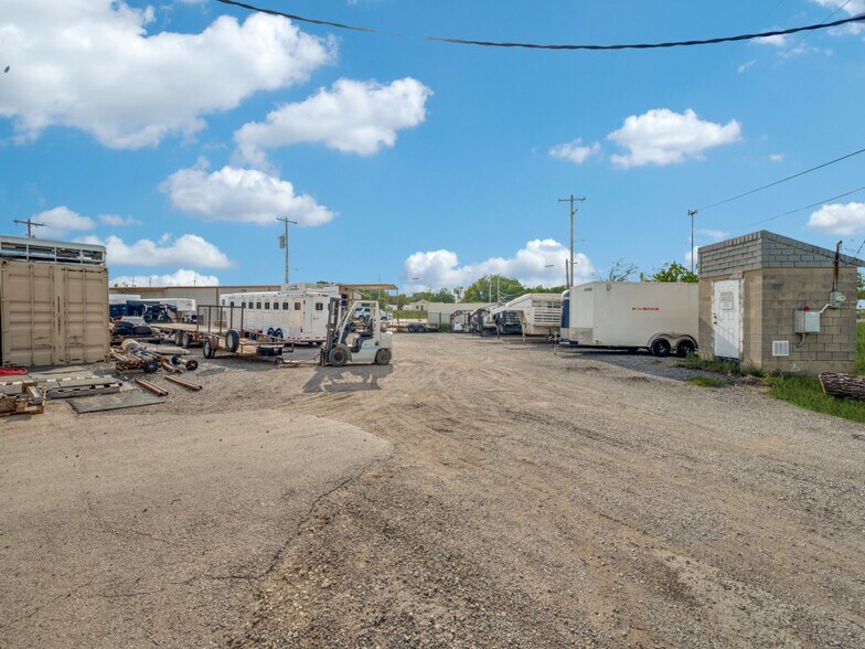 1200-1204 S Highway 377, Pilot Point, TX à vendre - Photo de l’immeuble – Image 3 sur 6