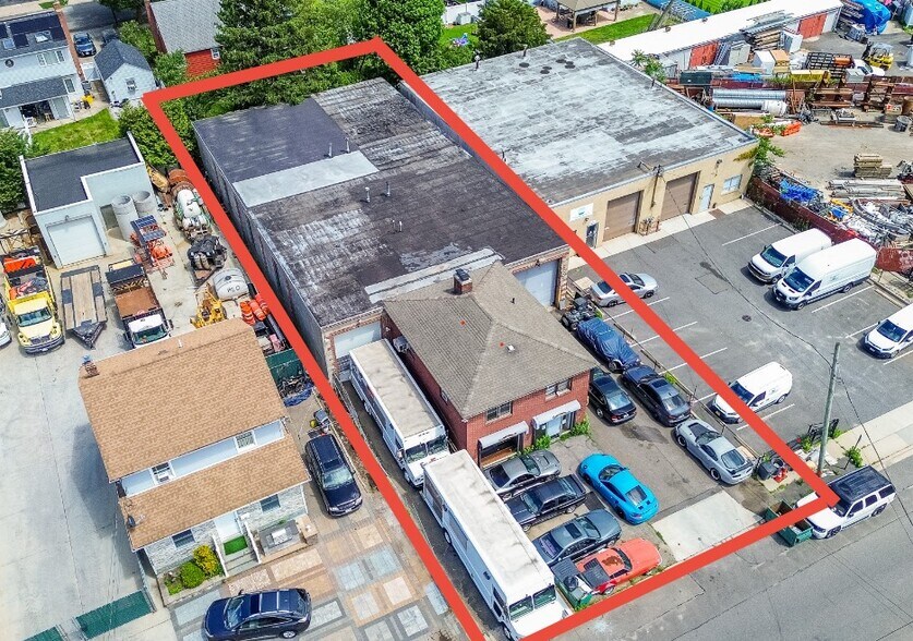 Midland Ave, Hicksville, NY à vendre - Photo de l’immeuble – Image 1 sur 29