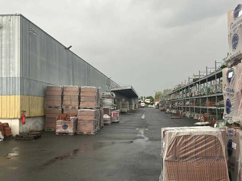 Local d’activités dans Beynost à louer - Photo de l’immeuble – Image 3 sur 4