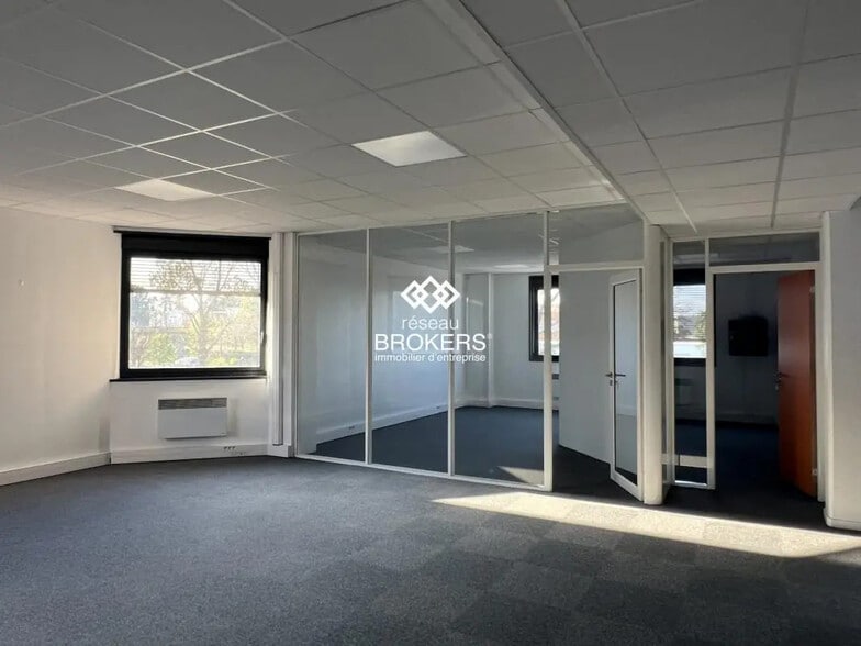 Local d’activités dans Saint-Quentin-Fallavier à louer - Photo intérieure – Image 2 sur 12