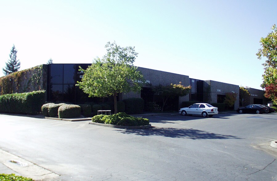 658 Commerce Dr, Roseville, CA à louer - Photo de l’immeuble – Image 3 sur 5