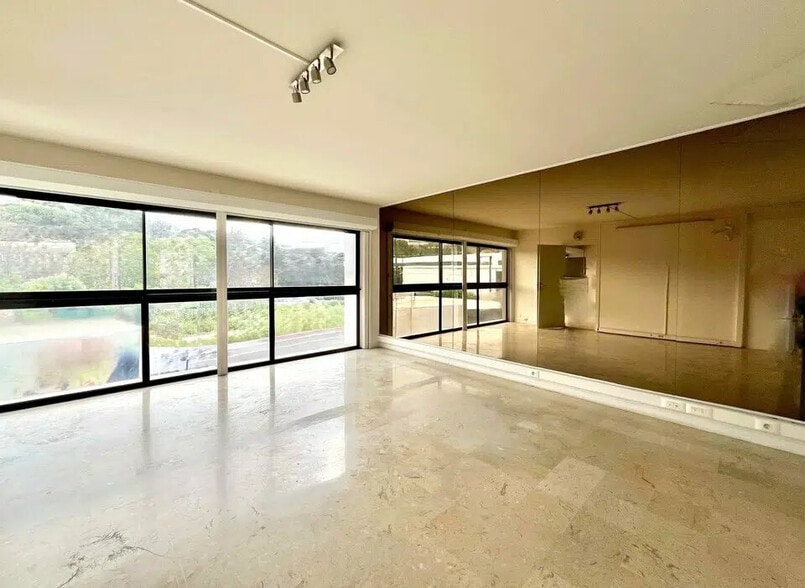 Bureau dans Le Cannet à louer - Photo intérieure – Image 2 sur 5