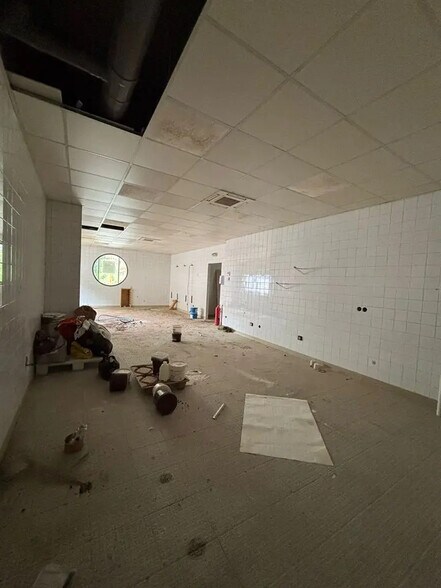 Local commercial dans Pantin à louer - Photo de l’immeuble – Image 3 sur 3