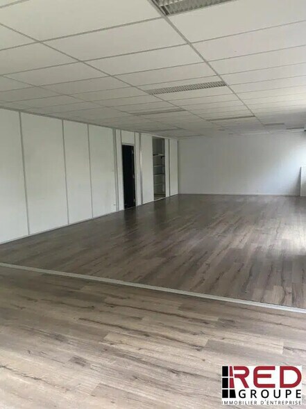 Bureau dans Meyreuil à louer - Photo de l’immeuble – Image 1 sur 2
