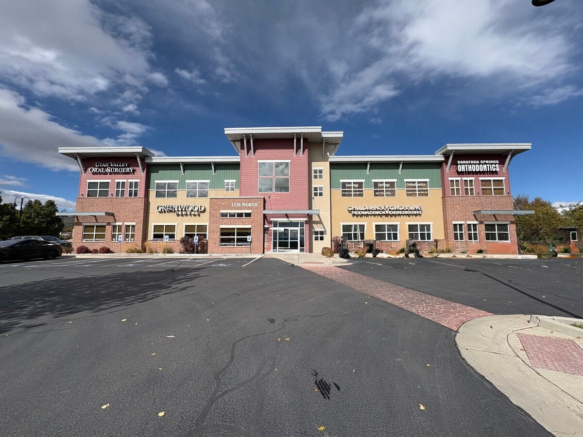 1528 N Commerce Dr, Saratoga Springs, UT 84045 - Lot 204 - - Photo intérieure - Image 1 of 13